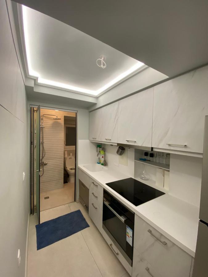Minimalist Studio Behind Hilton Hotel Athens Exterior photo